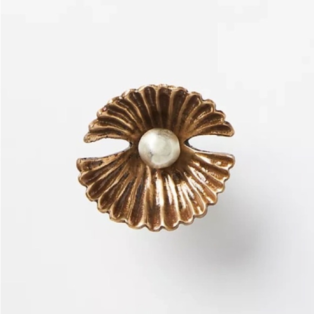 Anthropologie Cristal Knob Drawer Pulls SET of 4 Mother-of-Pearl Scalloped Shell